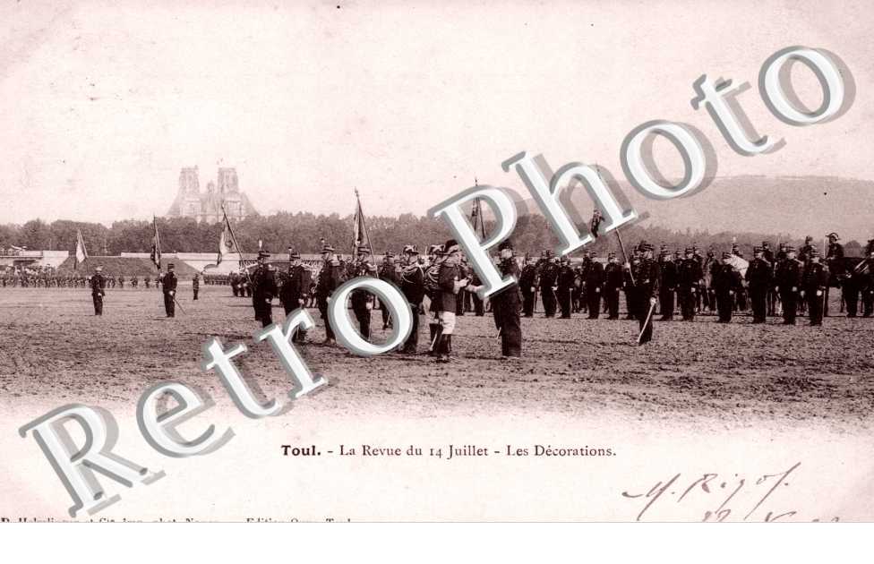 la revue du 14 Juillet - les Decorations