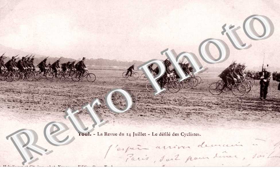 la revue du 14 Juillet, le Defile des Cyclistes