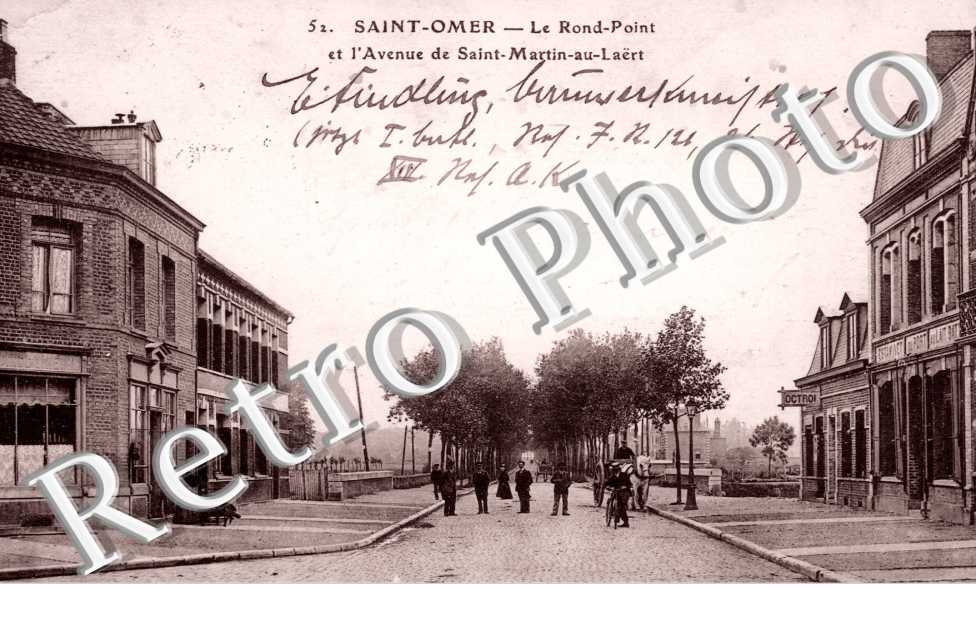 Rond Point et l'Avenue de Saint Martin au Laërt