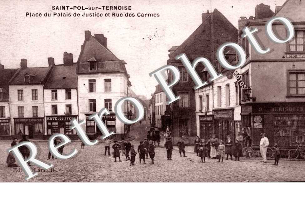 Place du Palais de Justice et Rue des Carmes