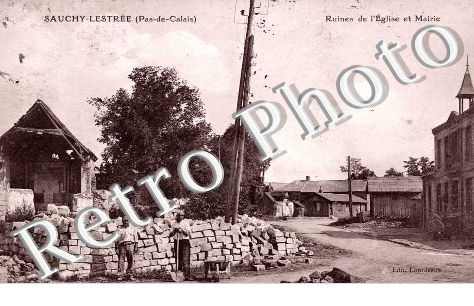 Ruines de l&#039;eglise et mairie