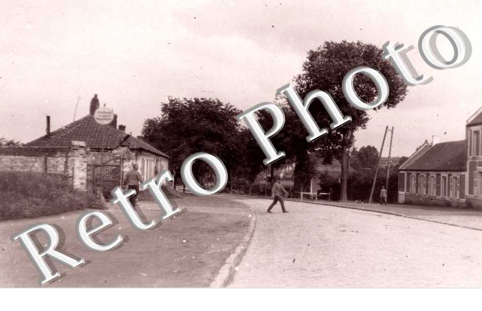 rue principale avec militaires allemands
