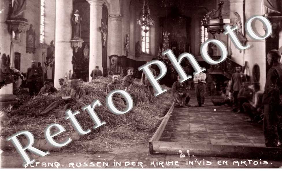 (Russen in der Kirche)
