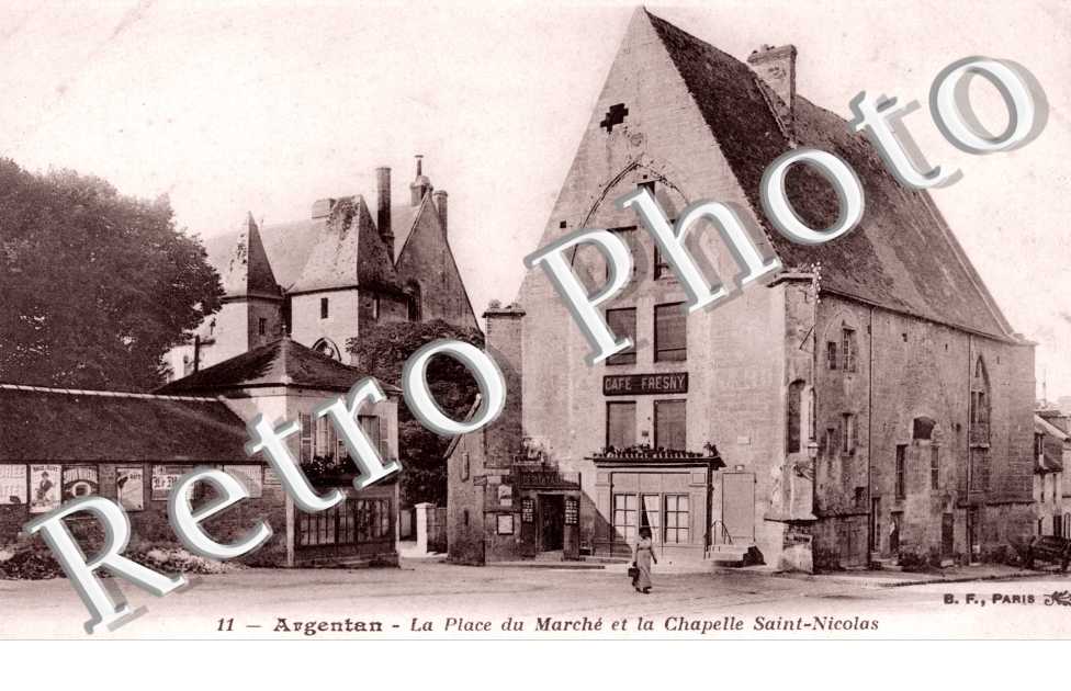 la Place du Marche et la Chapelle Saint-Nicolas