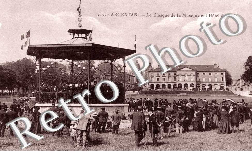 le Kiosque de la Musique et l'Hotel de Ville