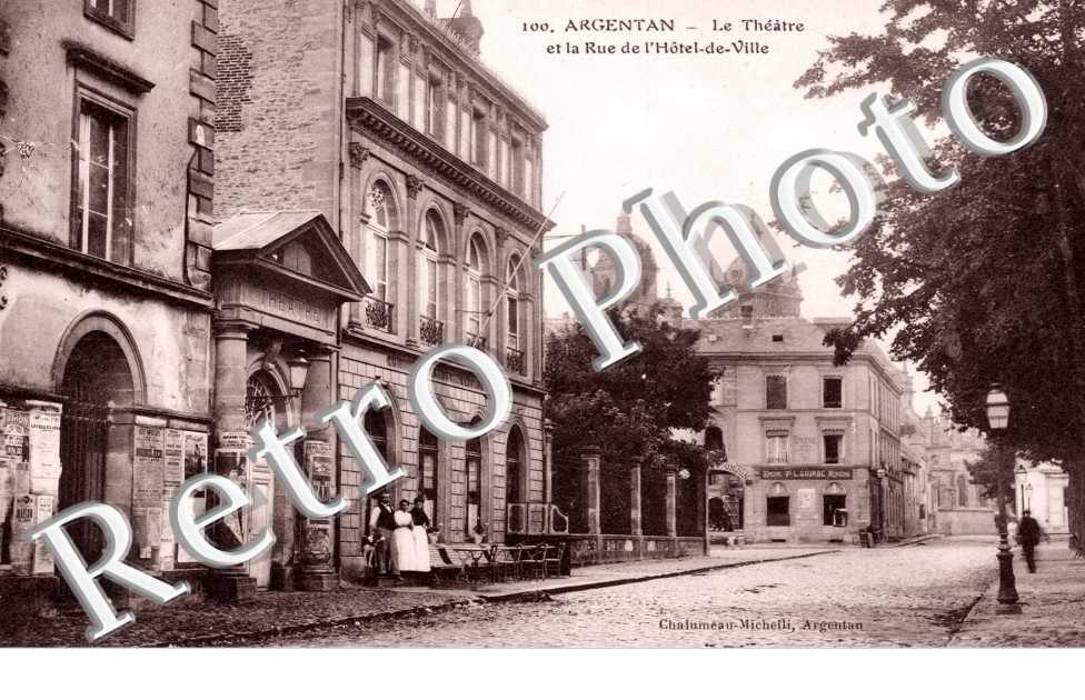 Le Theatre et la Rue de l'Hotel de Ville
