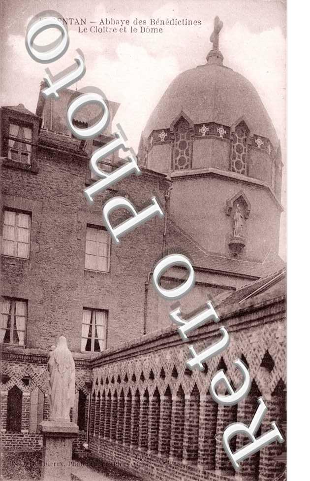 Abbaye des Benedictines - le cloitre et le Dome
