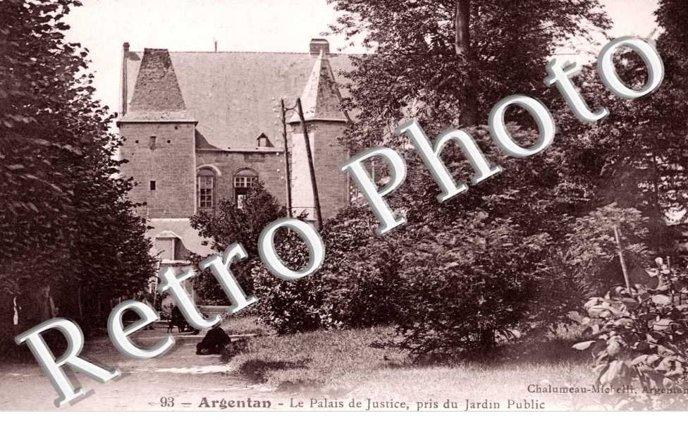 le Palais de Justice, pris du Jardin Public