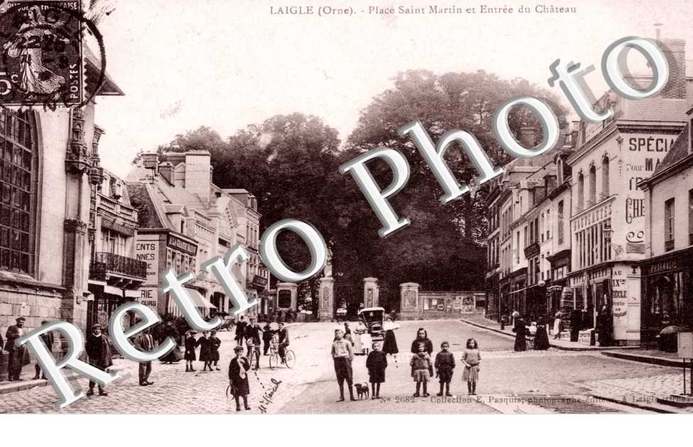 Place Saint Martin et Entree du Chateau