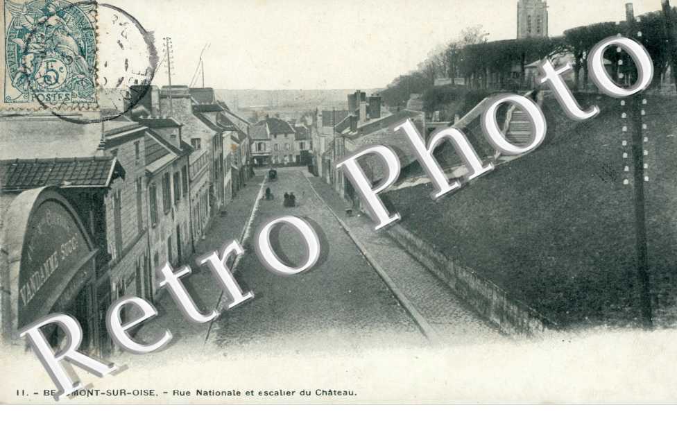 La Rue Nationale et escalier du Chateau