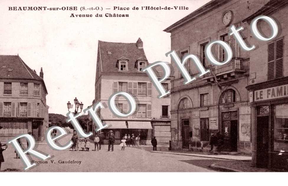 Place de l&#039;Hotel de Ville et Avenue du Chateau