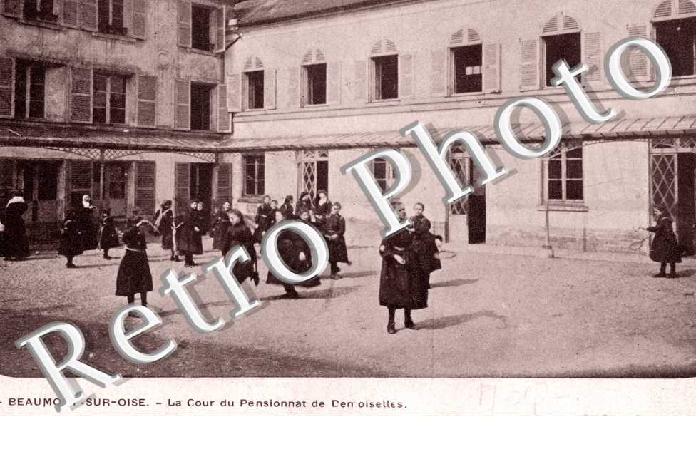 La Cour du Pensionnat des Demoiselles