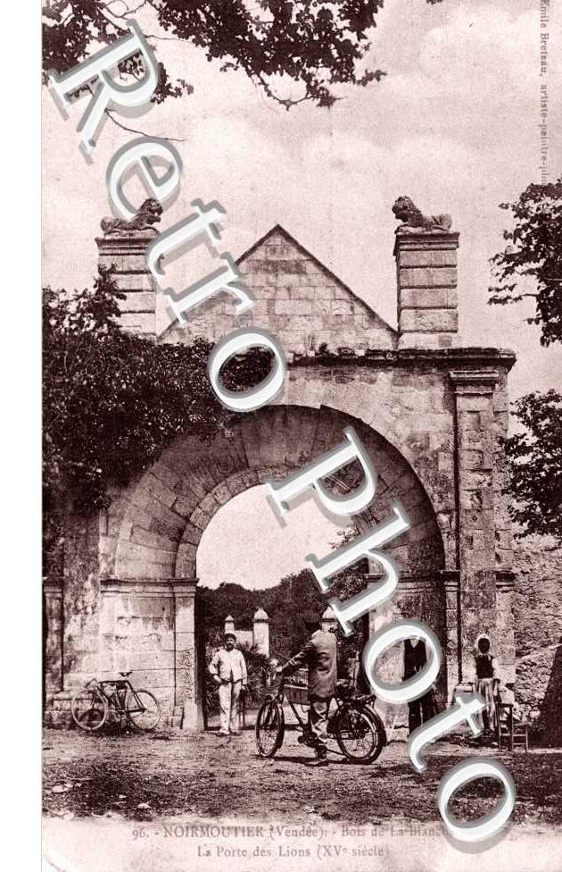 La porte des Lions a l&#039;Abbaye de la Blanche