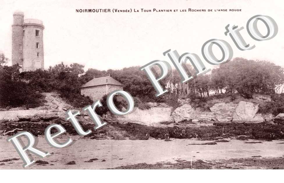 Bois de la Chaise La tour Plantier et les rochers de l&#039;Anse Rouge