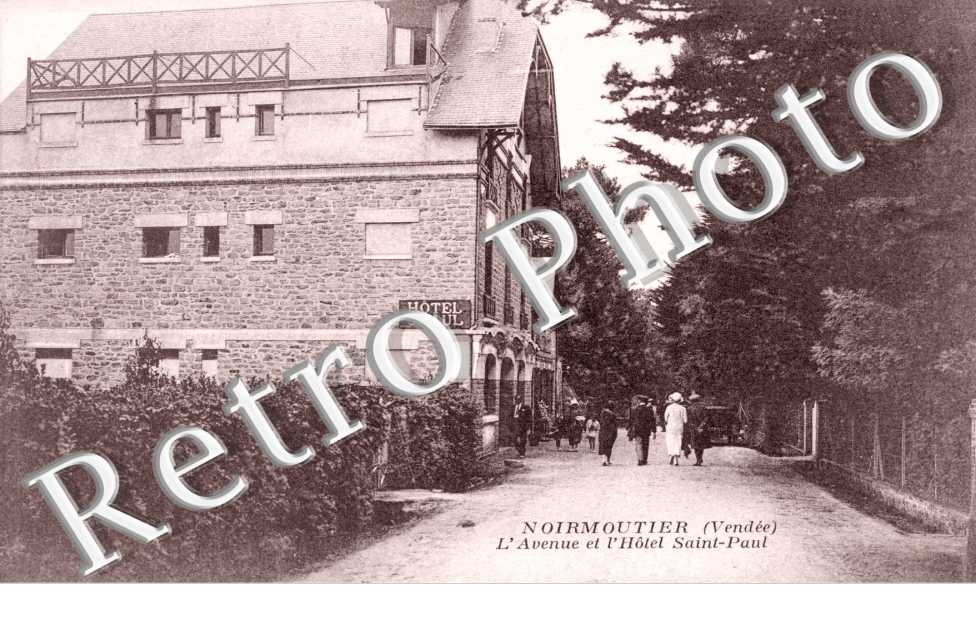 l&#039;avenue et l&#039;hotel Saint Paul  - Au bois de La Chaise