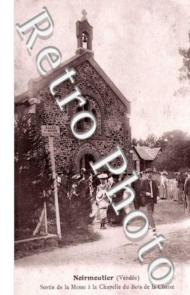 sortie de la messe a la Chapelle du Bois de la Chaise