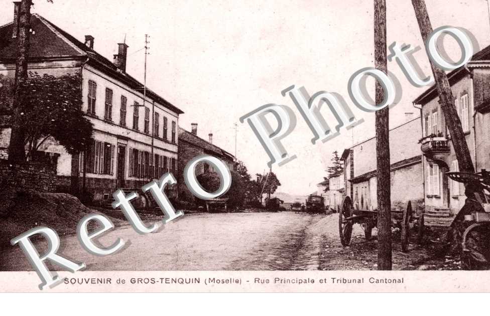 rue principale et Tribunal Cantonal