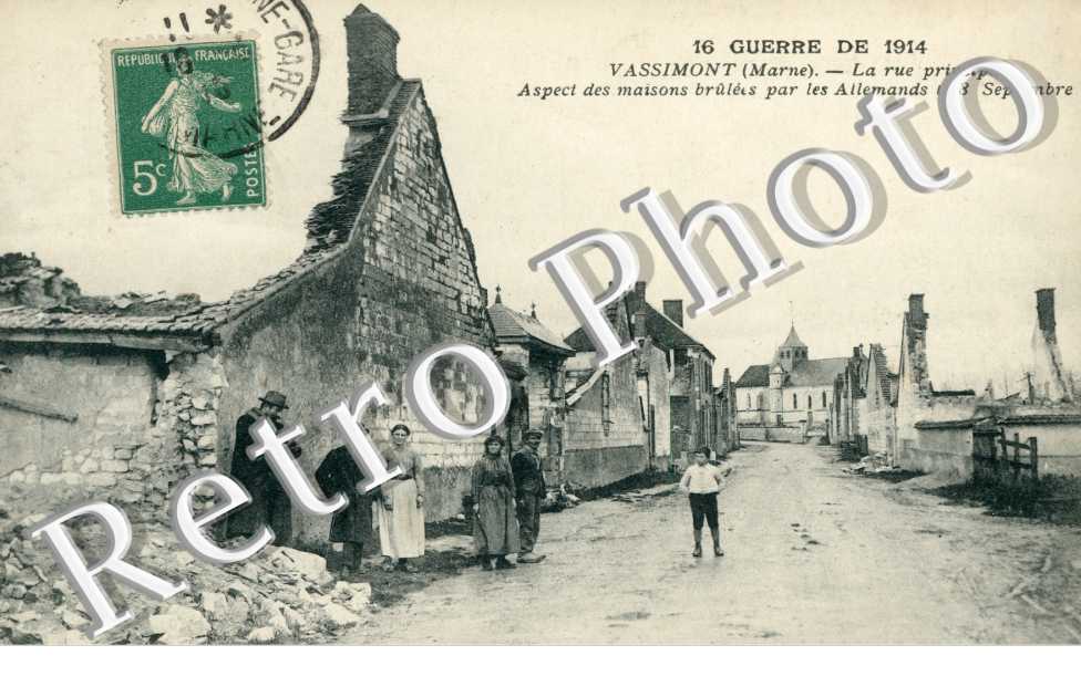guerre de 1914, la rue principale, aspect des maisons brulees par les allemands le 8 septembre