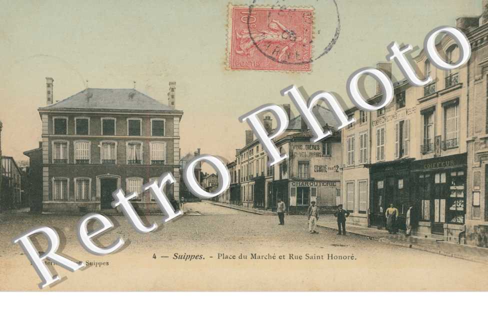 Place du Marche et Rue Saint Honore