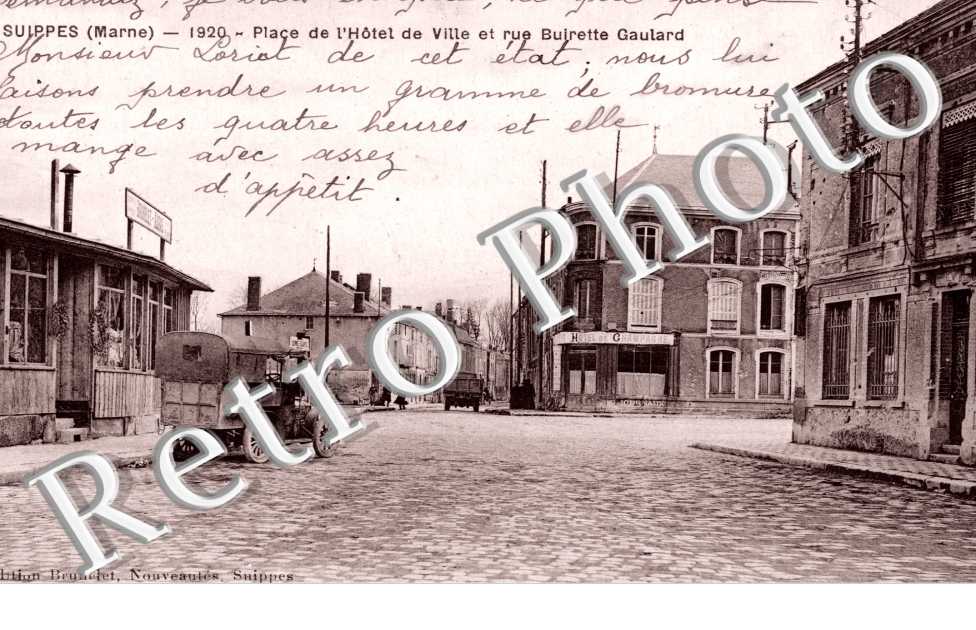 La Place de l&#039;Hotel de Ville et Rue Buirette Gaulard