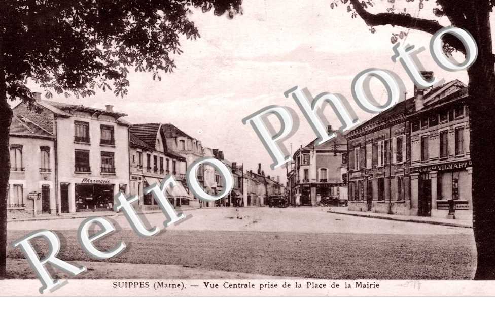 Vue prise de la Place de la Mairie