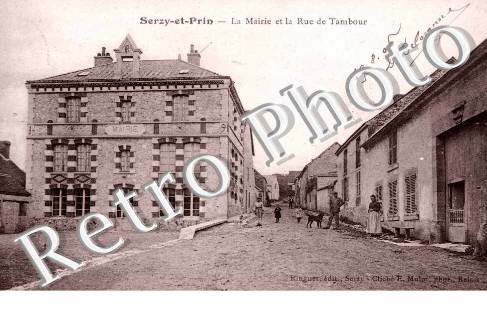 La mairie et la rue de Tambour