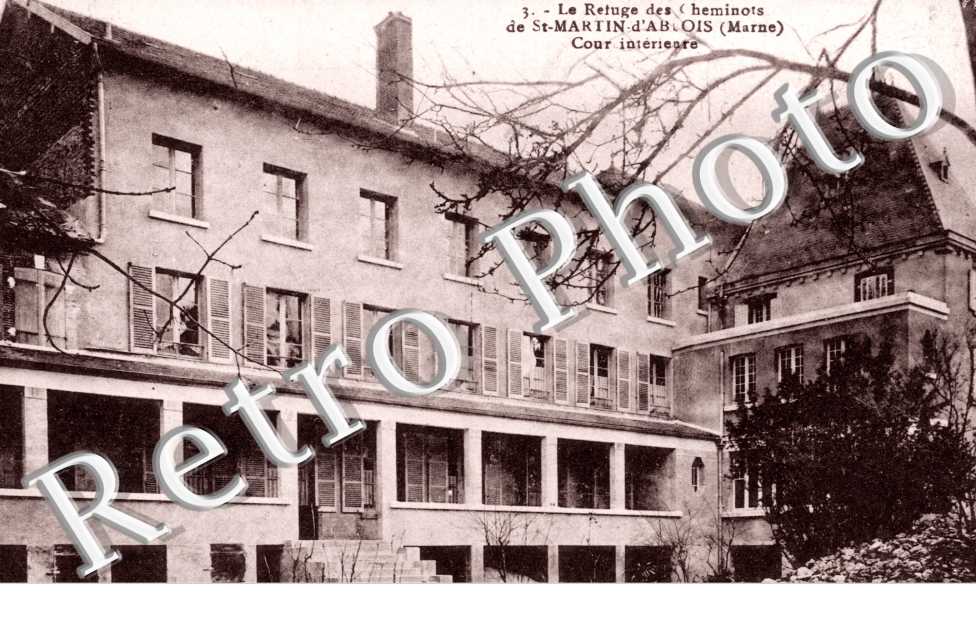le Refuge des Cheminots, Cour interieure