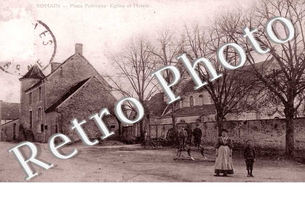 Place Publique, Eglise et Mairie