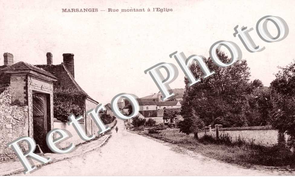 Rue montant a l'Eglise