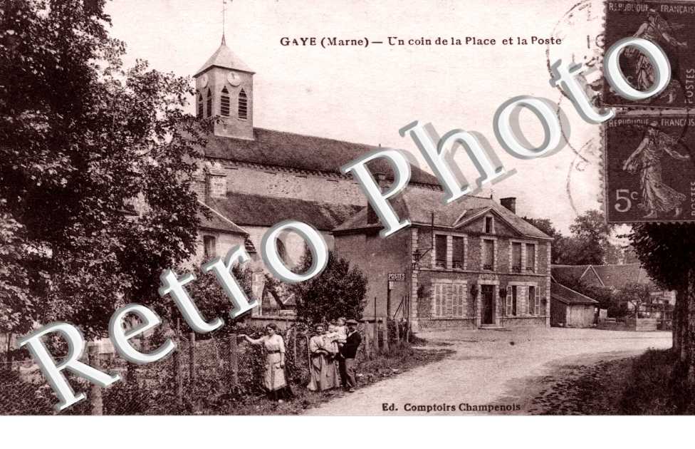 un coin de la place et la poste
