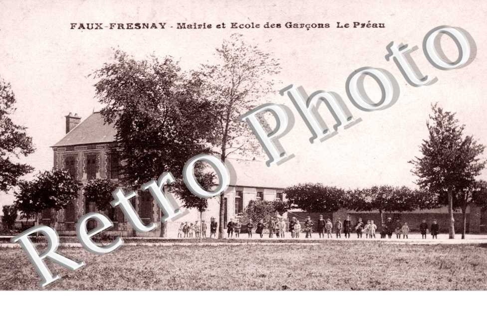Mairie et Ecole des Garcons - Le Preau