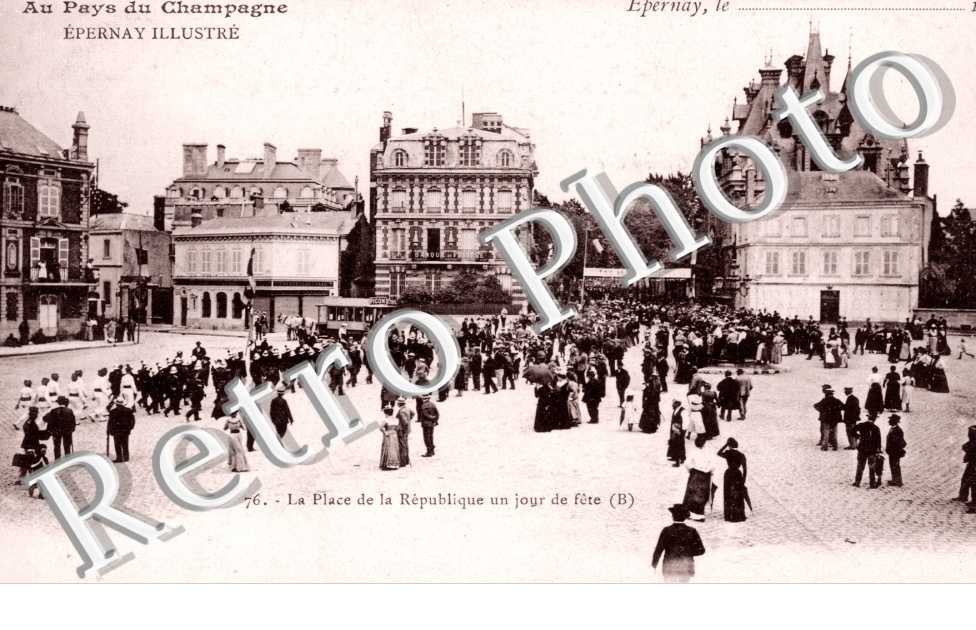 la Place de la Republique un jour de fete
