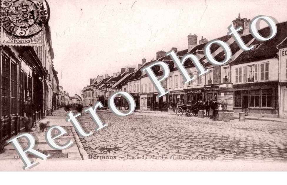Place du marche et rue de Chalons