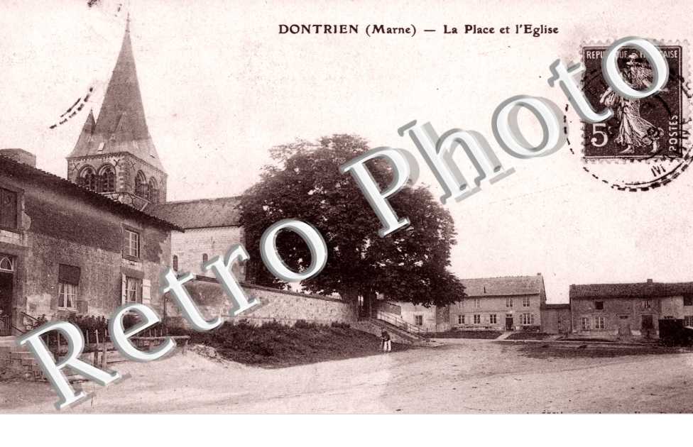 la place et l&#039;eglise