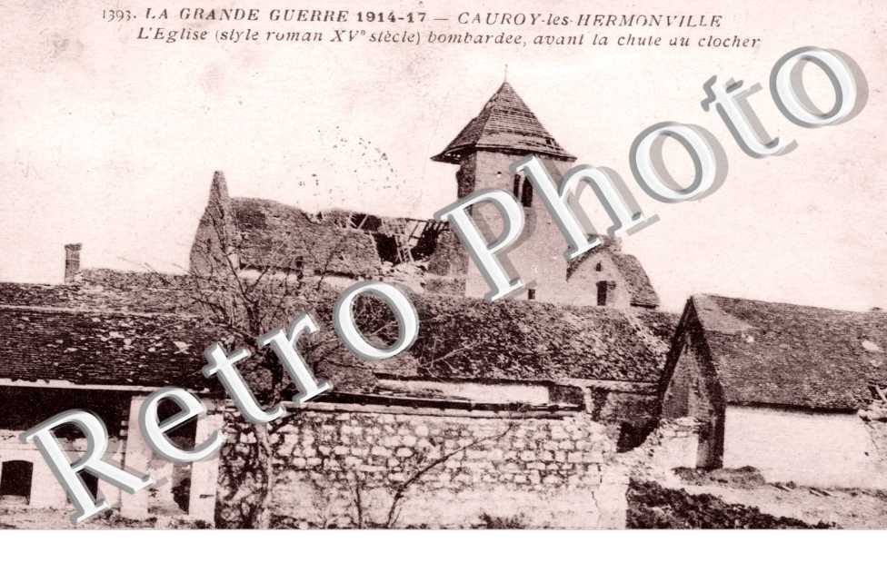 Cauroy-les-Hermonville, l&#039;Eglise bombardee avant la chute du clocher