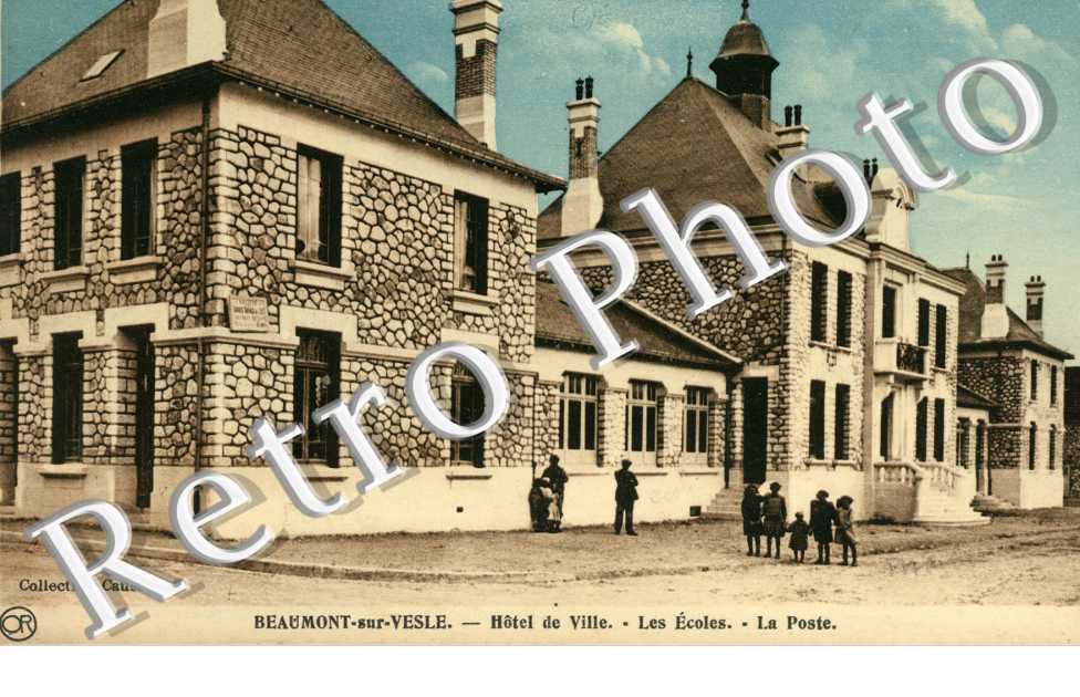 Hotel de Ville, les Ecoles, la Poste