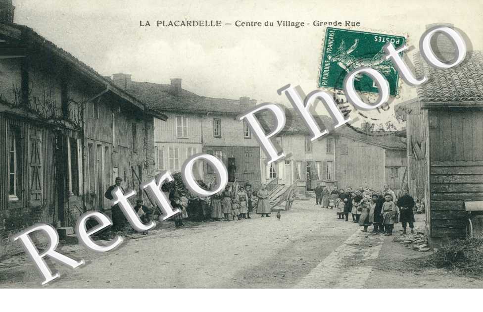 la Placardelle - Centre du Village, grande rue