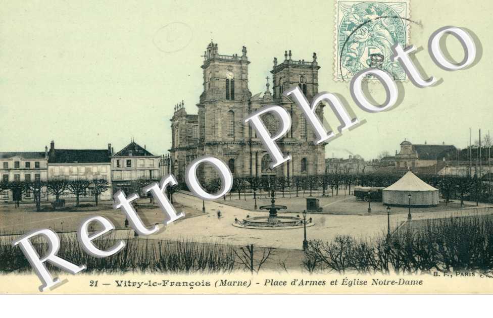place d&#039;Armes et Eglise Notre Dame