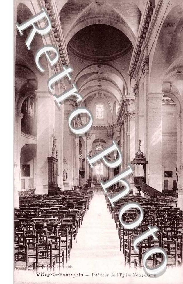 Interieur de l&#039;Eglise Notre dame