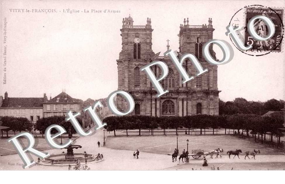 l&#039;eglise - la Place d&#039;Armes