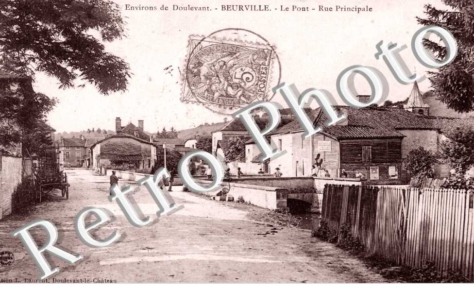 Le pont - rue principale
