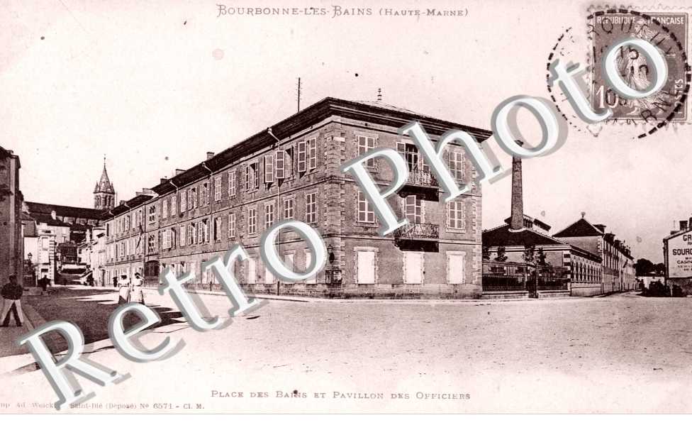 place des Halles et Pavillon des Officiers