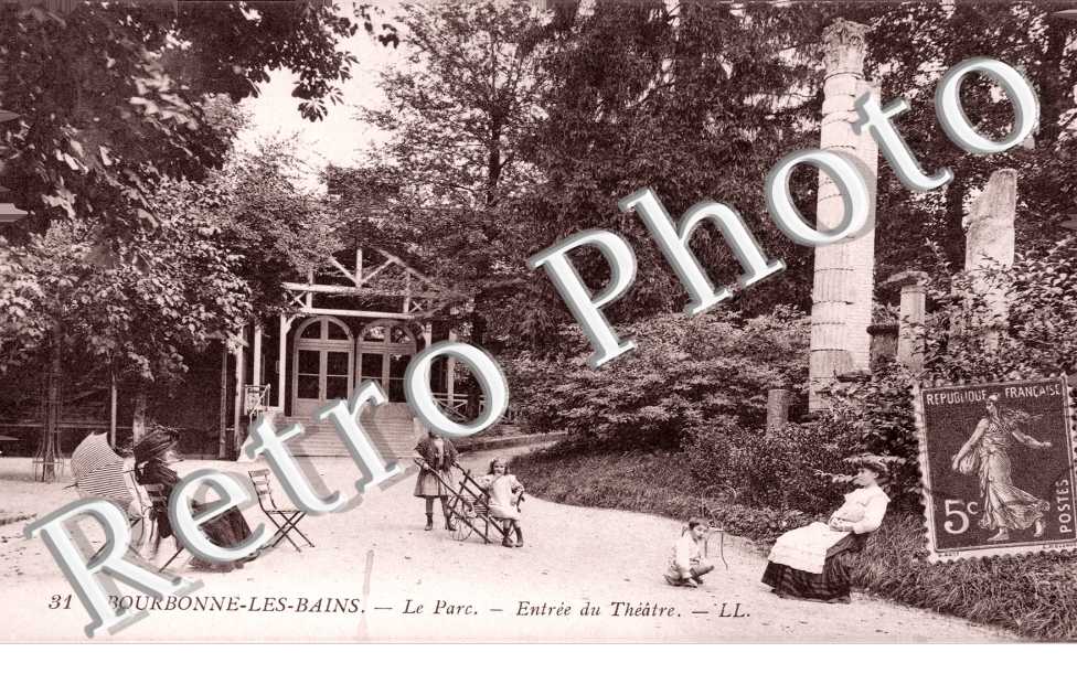 le parc - entree du Theatre