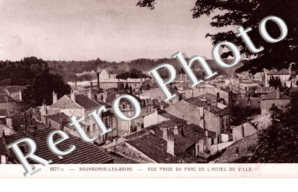 vue prise du parc de l'Hotel de Ville