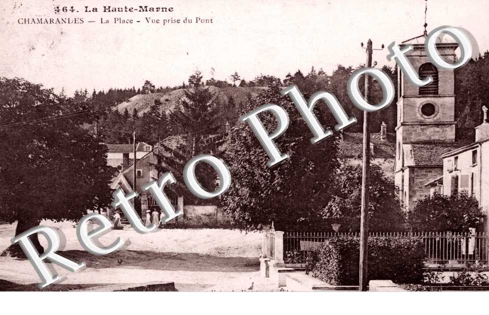 la place, vue prise du pont