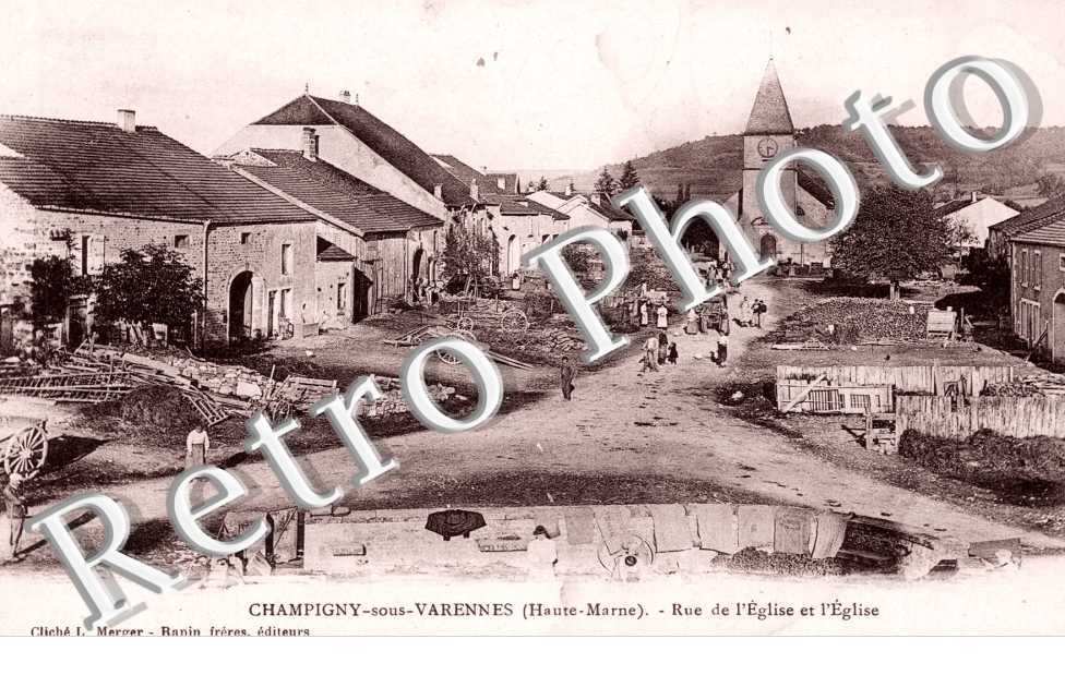 Rue de l&#039;eglise et l&#039;eglise