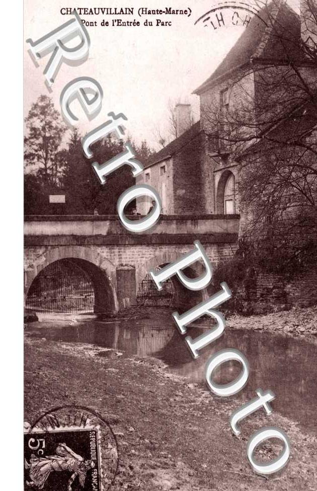 Pont de l'entree du parc