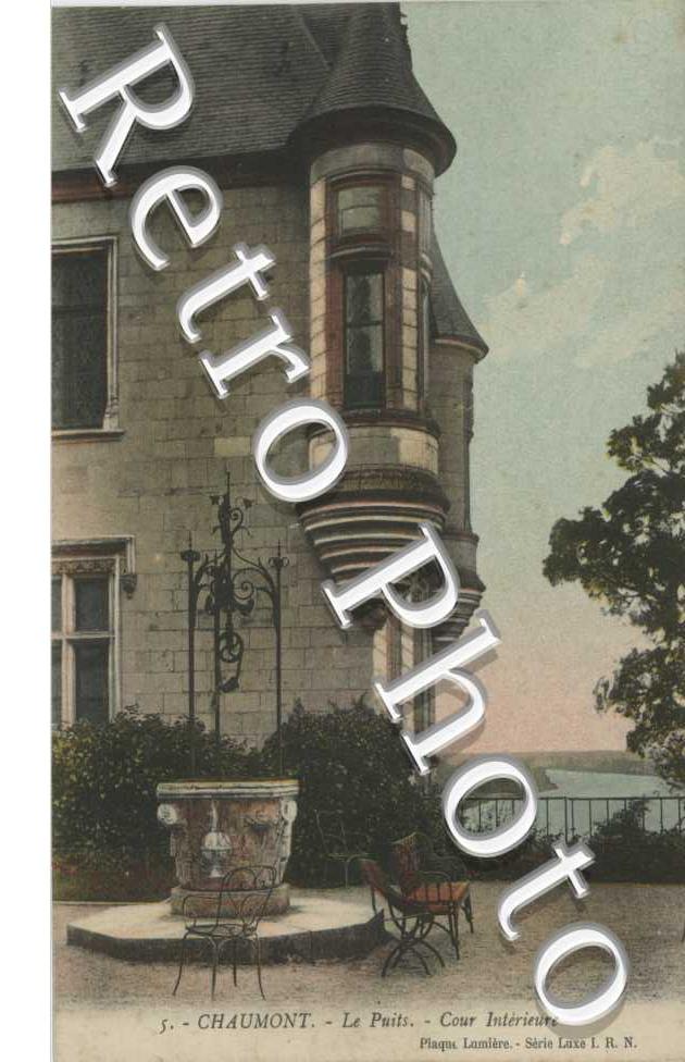 le Chateau le puits cour interieure