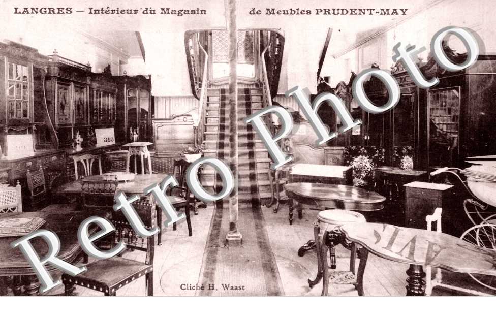 interieur du magasin de meubles Prudent May