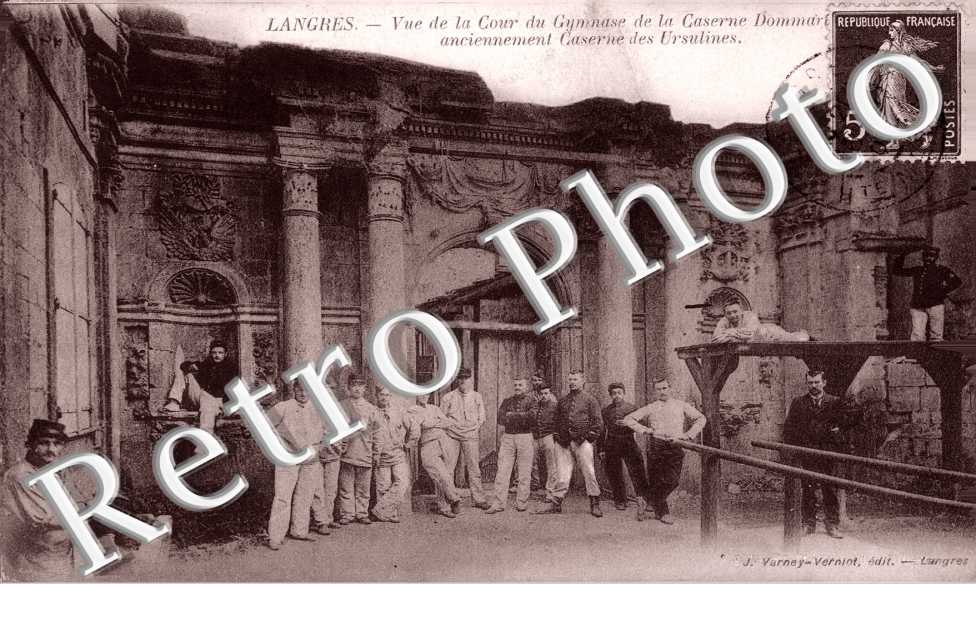 vue de la cour  du gymnase de la caserne